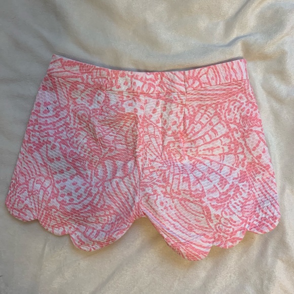 Lilly Pulitzer pink scalloped shorts - Picture 2 of 2
